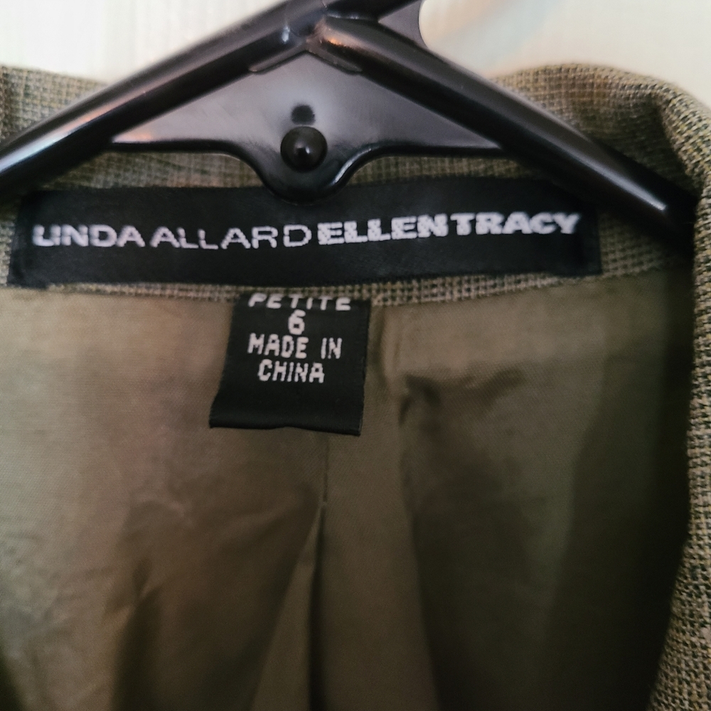 Blazer - Picture 7 of 7